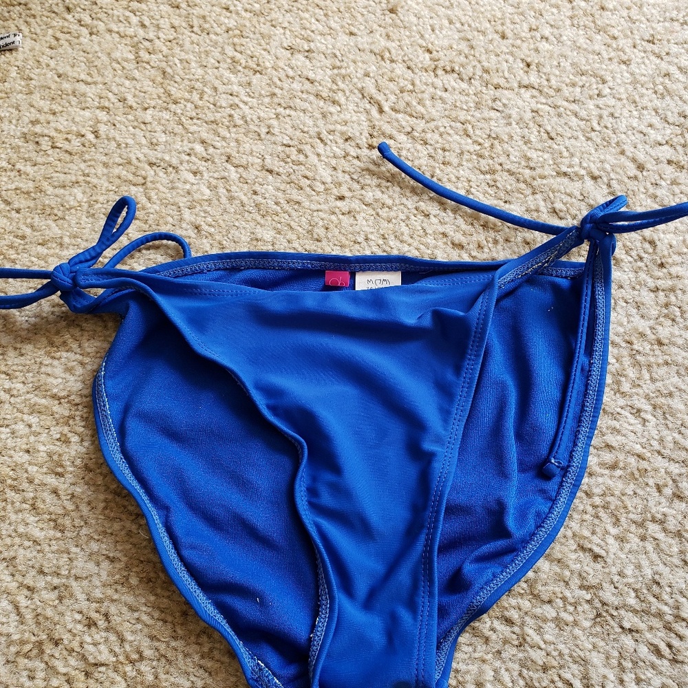 Blue bikini - Picture 3 of 4